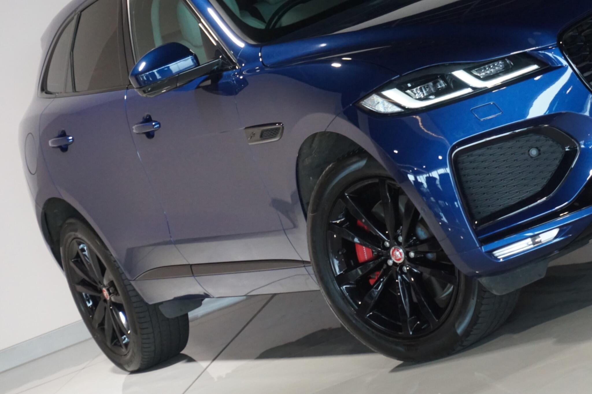 Jaguar F-PACE 3.0 D300 MHEV R-Dynamic SE SUV 5dr Diesel Auto AWD Euro 6 (s/s) (300 ps)